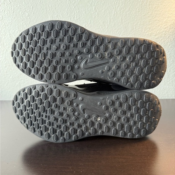 Nike Black Youth Sneakers - Picture 3 of 8